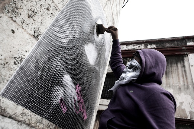 Urban Maeztro Street Art - Guns Are Everywhere in Honduras