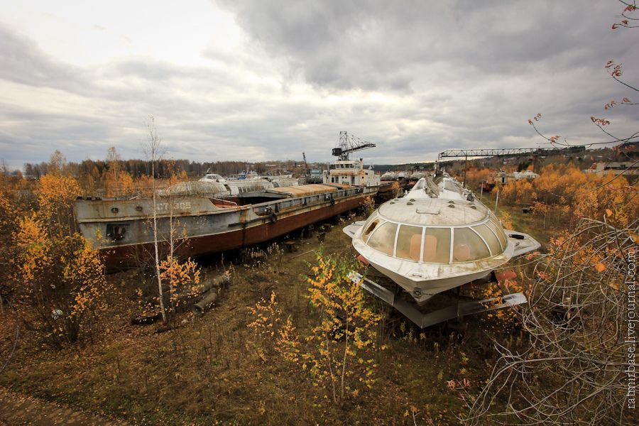 this-graveyard-contains-the-abandoned-raketas-or-rockets-that-once-plied-the-volga-and-other-great-rivers-of-the-soviet-union-during-the-cold-war-years-2